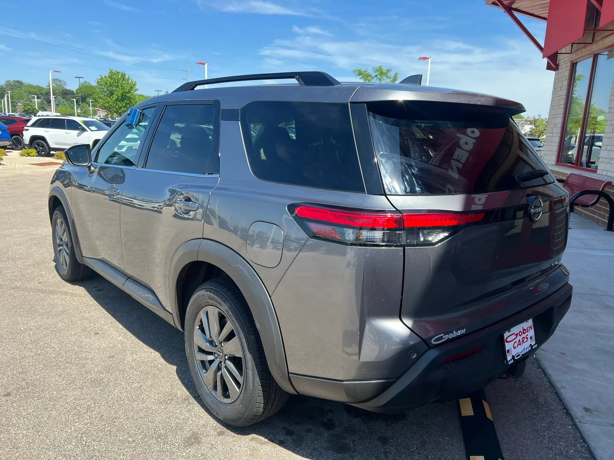 Used 2022 Nissan Pathfinder SV AWD/4WD image 5