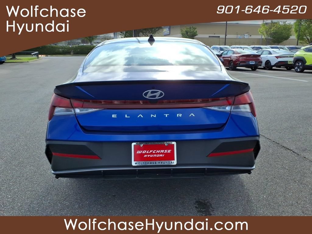 New 2025 Hyundai Elantra Sport FWD image 4