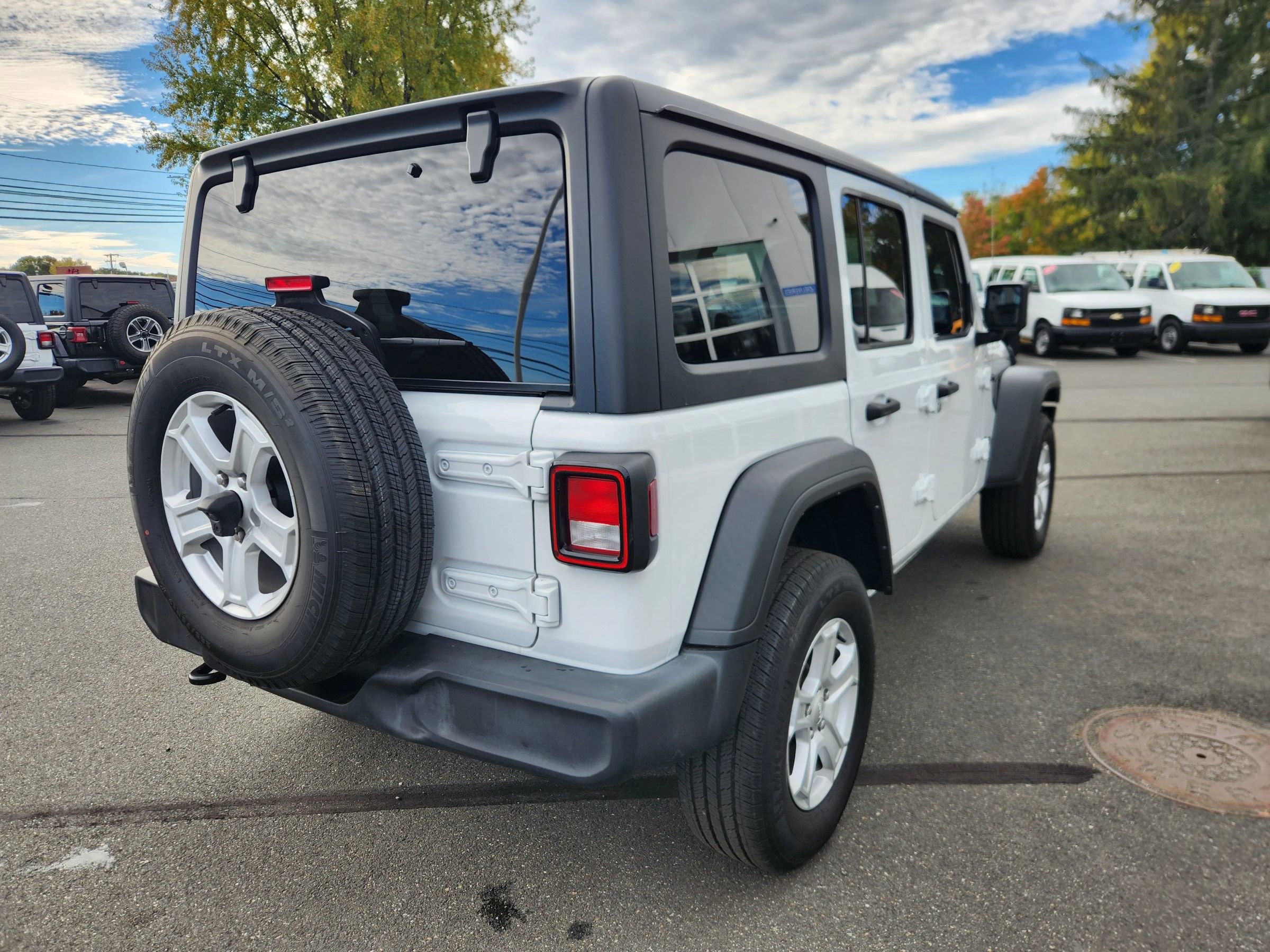 Used 2022 Jeep Wrangler Unlimited Sport image 15