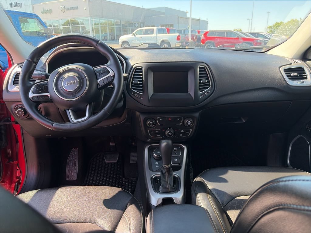 Used 2020 Jeep Compass Latitude w/ Cold Weather Group AWD/4WD image 13