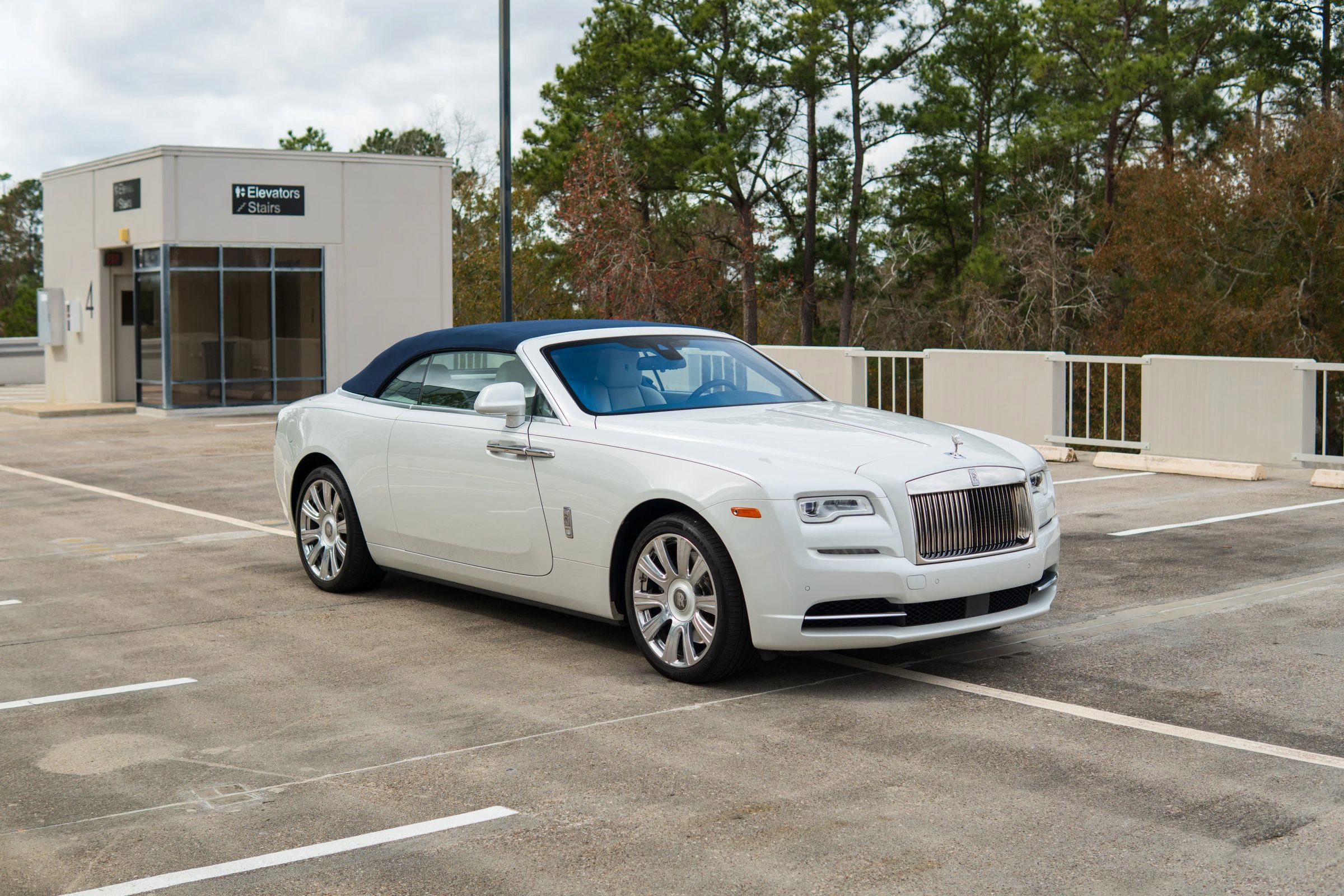 Used 2017 Rolls-Royce Dawn RWD image 15