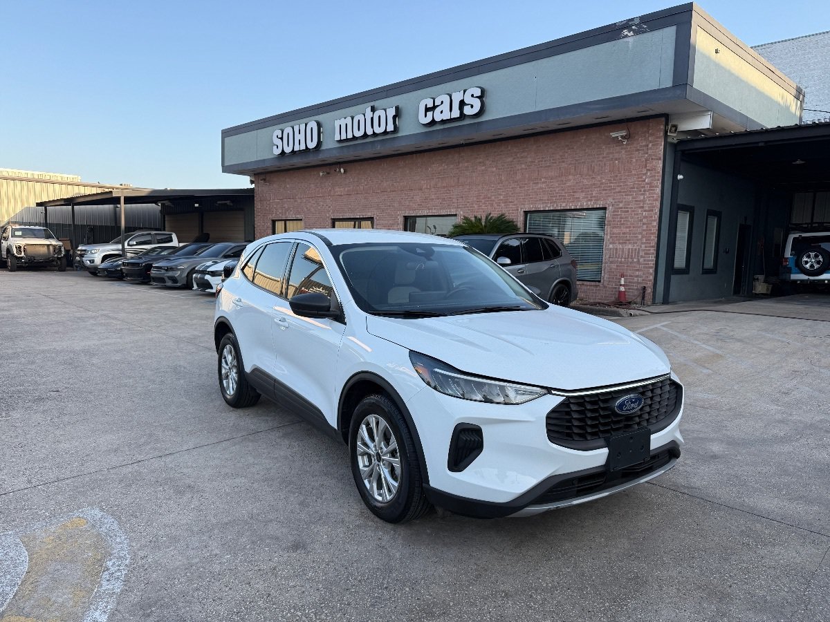 Used 2023 Ford Escape Active w/ Tech Pack #1 FWD image 2