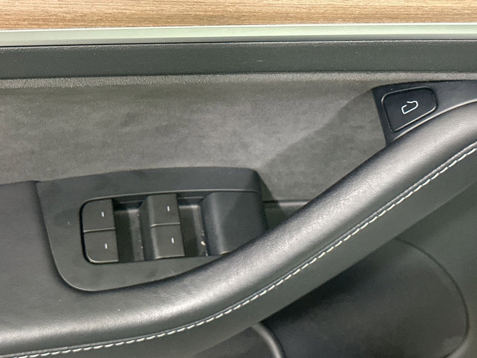 Used 2023 Tesla Model 3 Standard Range image 16