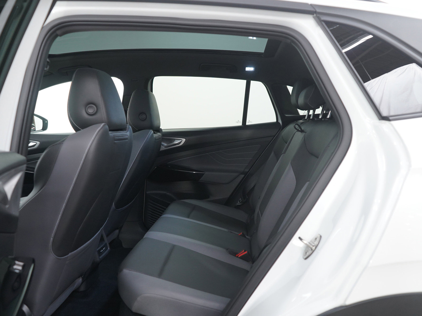 Used 2023 Volkswagen ID.4 Pro S image 18