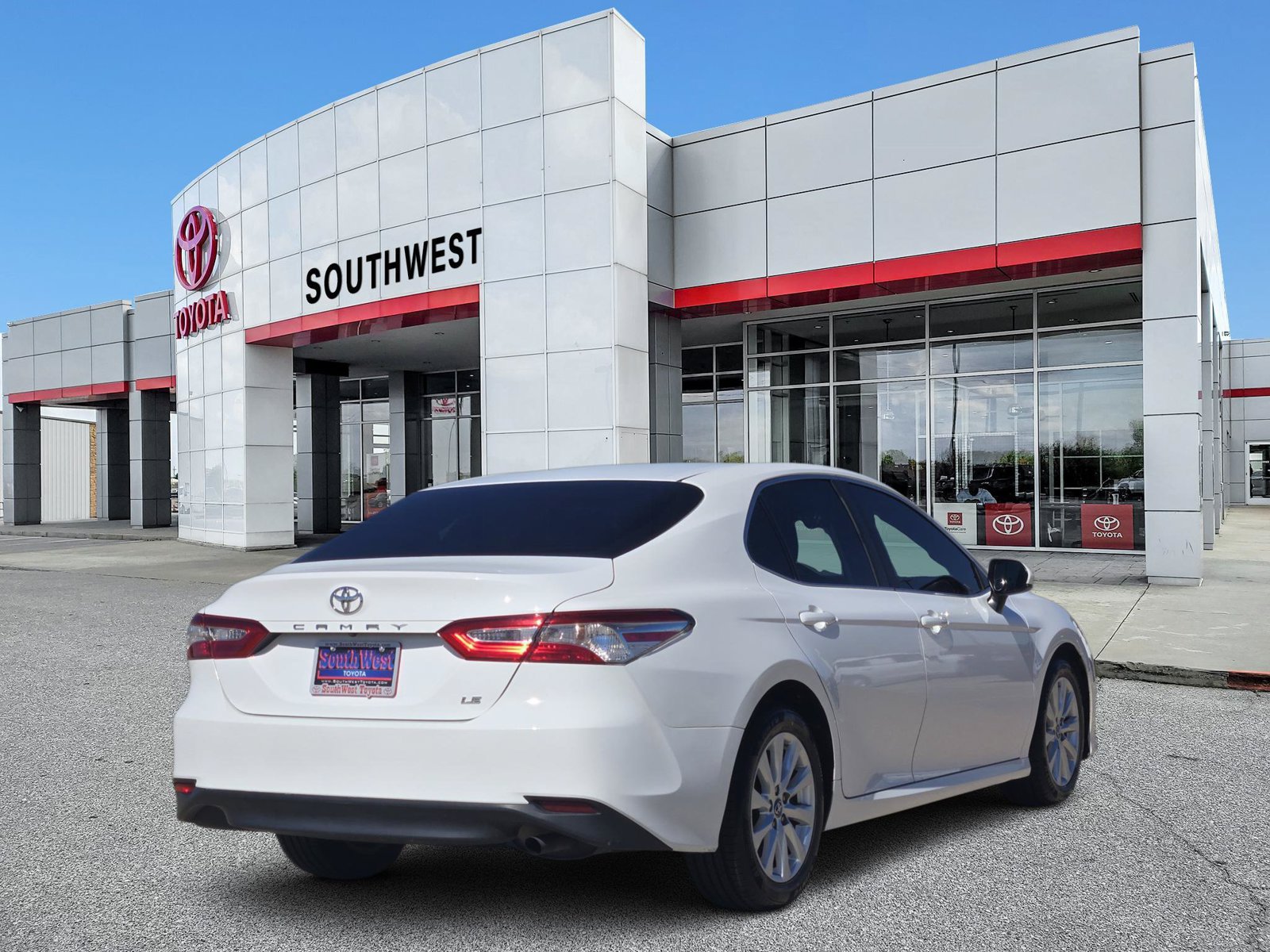 Used 2018 Toyota Camry LE FWD image 5