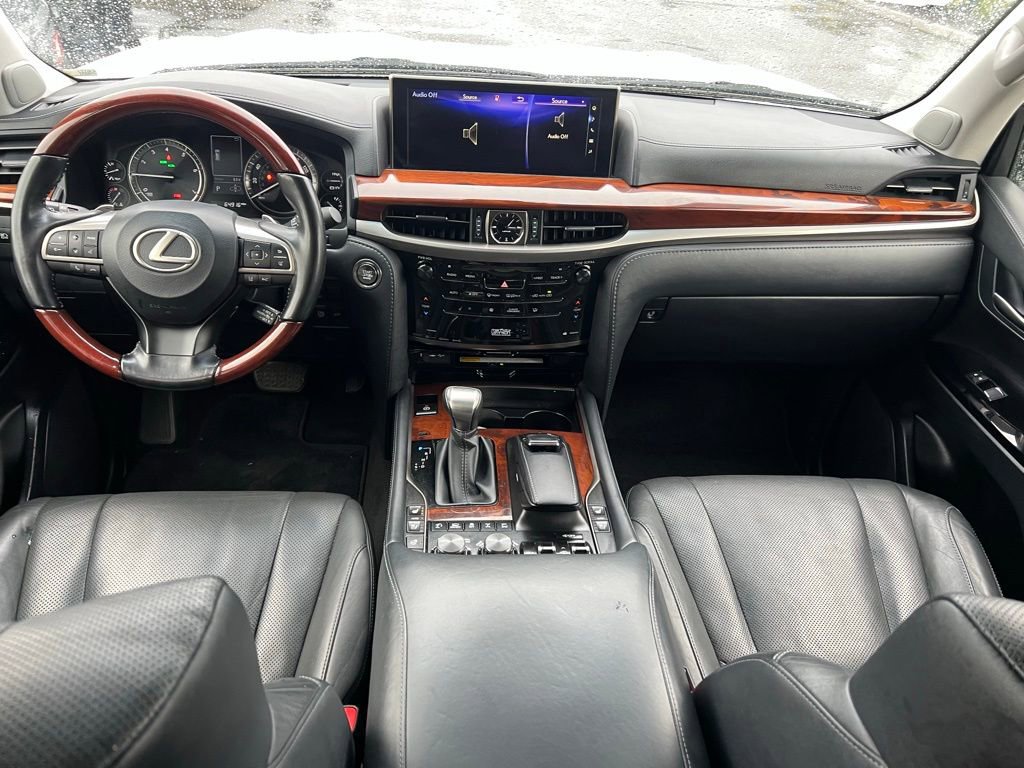 Used 2021 Lexus LX 570 4WD w/ Luxury Package image 17
