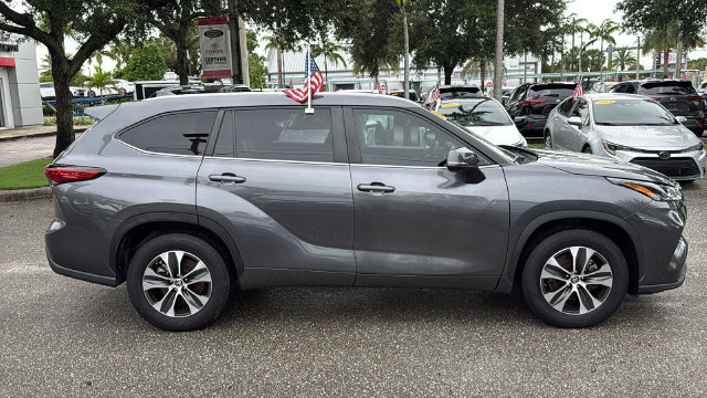 Used 2023 Toyota Highlander XLE FWD image 12