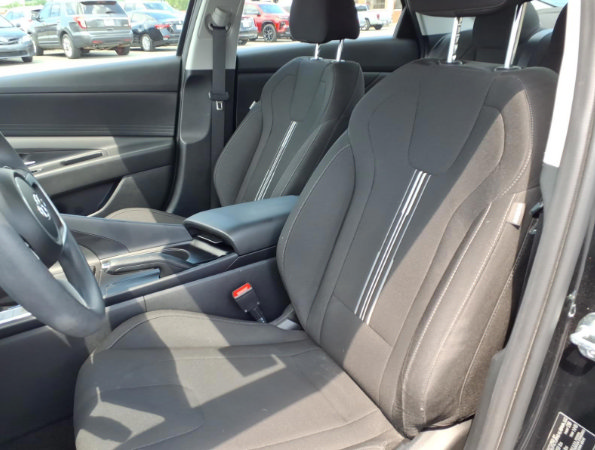 Used 2023 Hyundai Elantra SEL FWD image 9