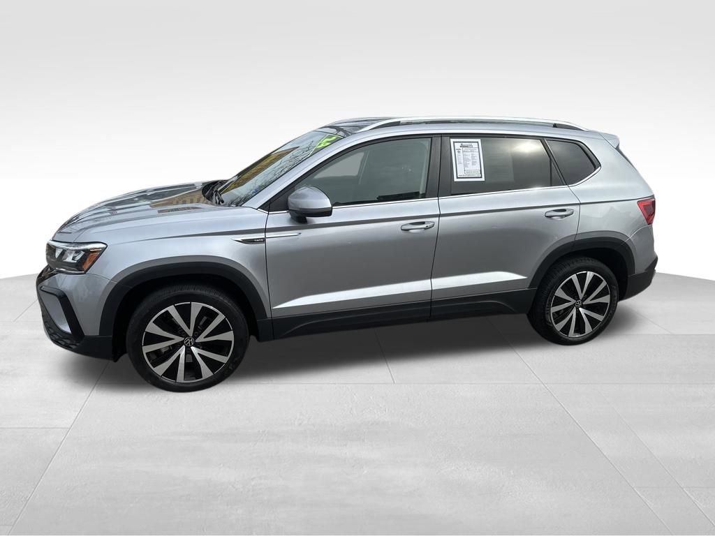 Used 2024 Volkswagen Taos SE FWD image 4
