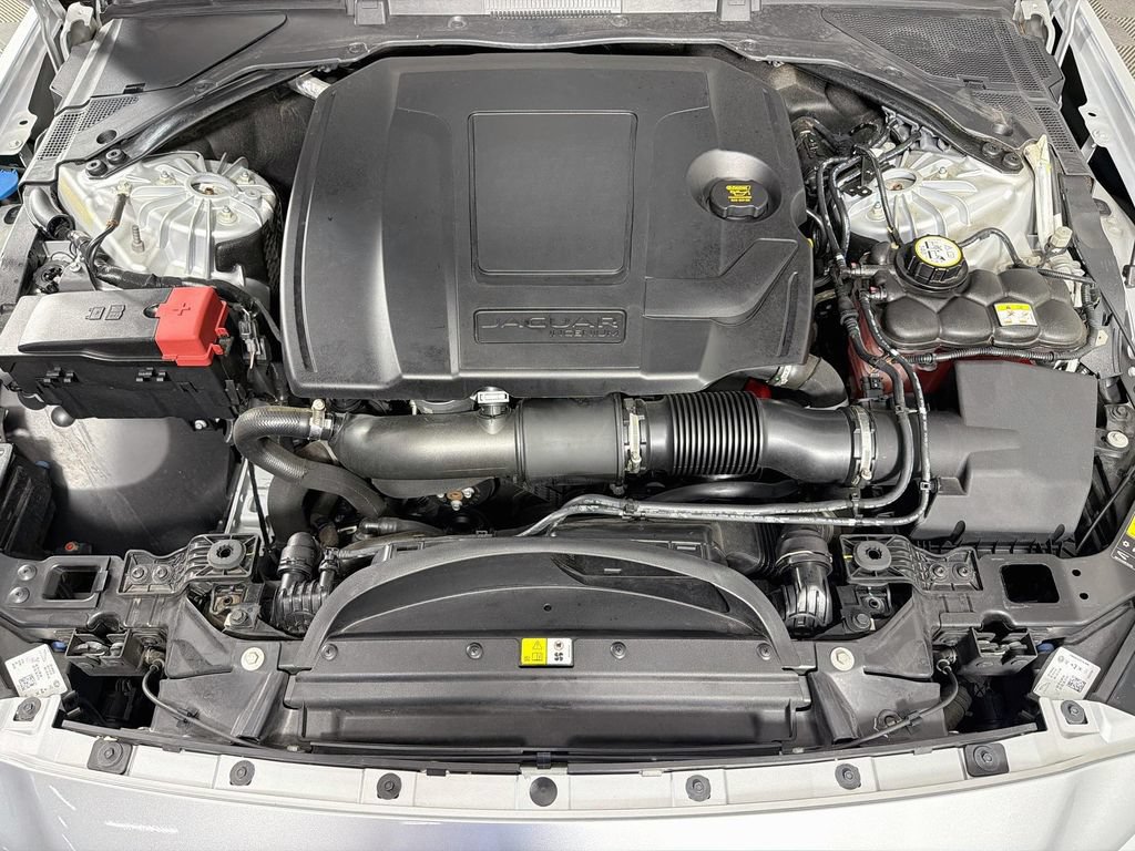 Used 2018 Jaguar XE RWD image 29
