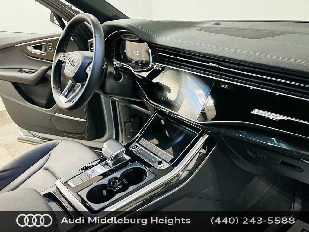 Certified 2025 Audi Q7 2.0T Premium w/ Convenience Plus Package AWD/4WD image 10