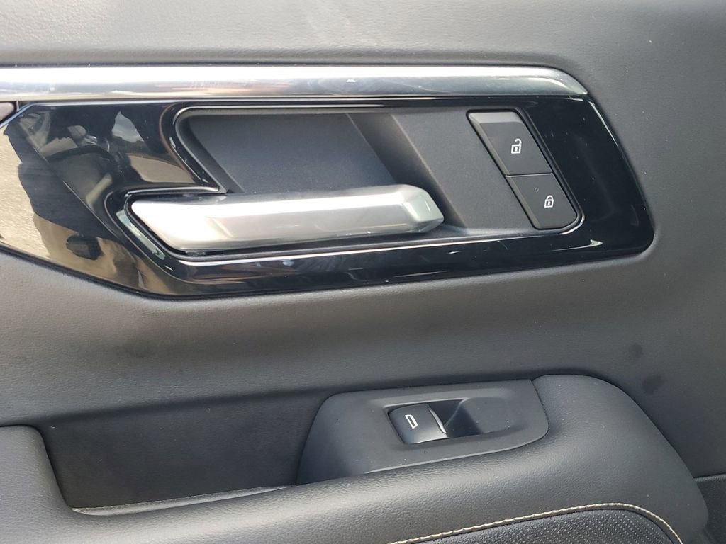 Certified 2025 Chevrolet Suburban Premier image 47