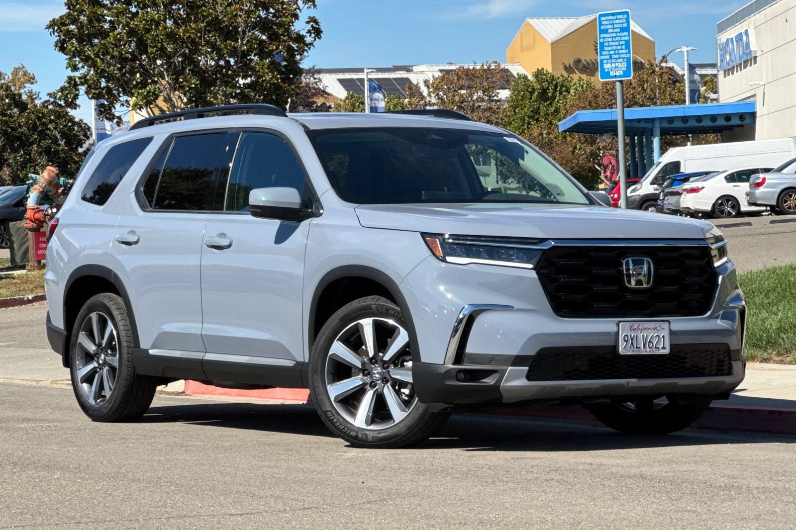 Used 2025 Honda Pilot Touring video 2