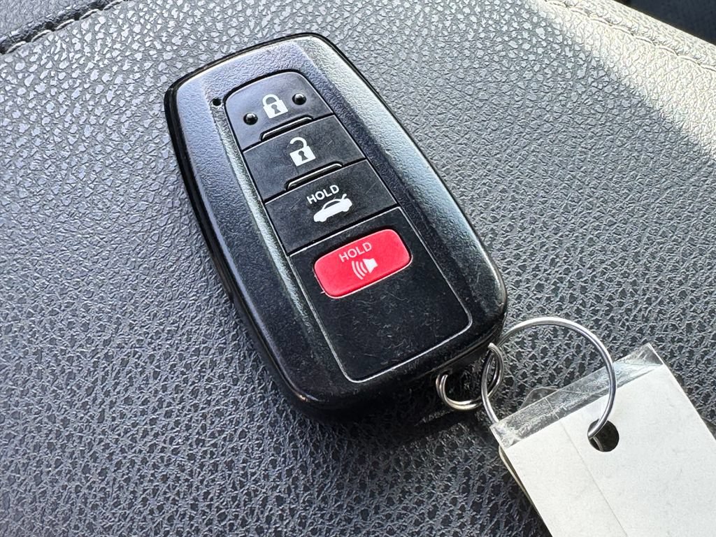 Used 2022 Toyota Camry XSE FWD image 33