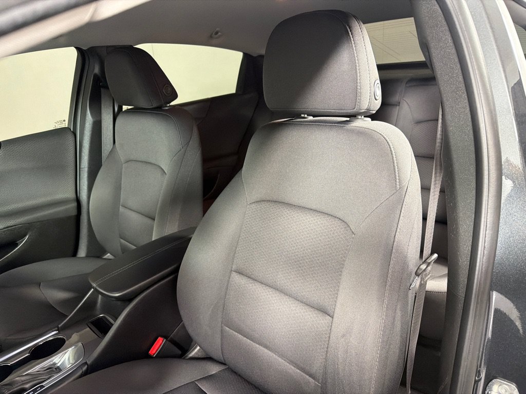 Used 2018 Chevrolet Malibu LT FWD image 13
