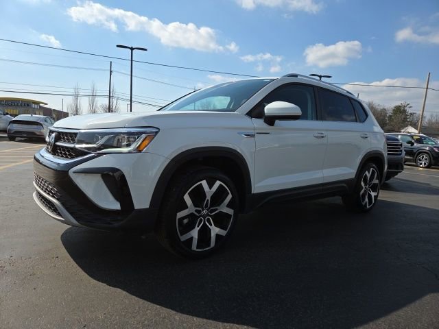 Used 2022 Volkswagen Taos SEL w/ Panoramic Sunroof Package image 4