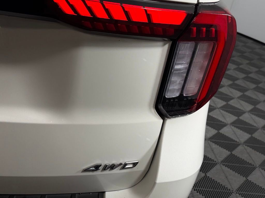Used 2025 Ford Explorer ST-Line w/ ST-Line Street Pack image 13