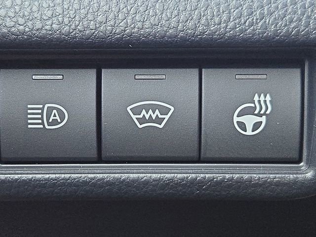 Used 2025 Toyota Prius XLE image 26