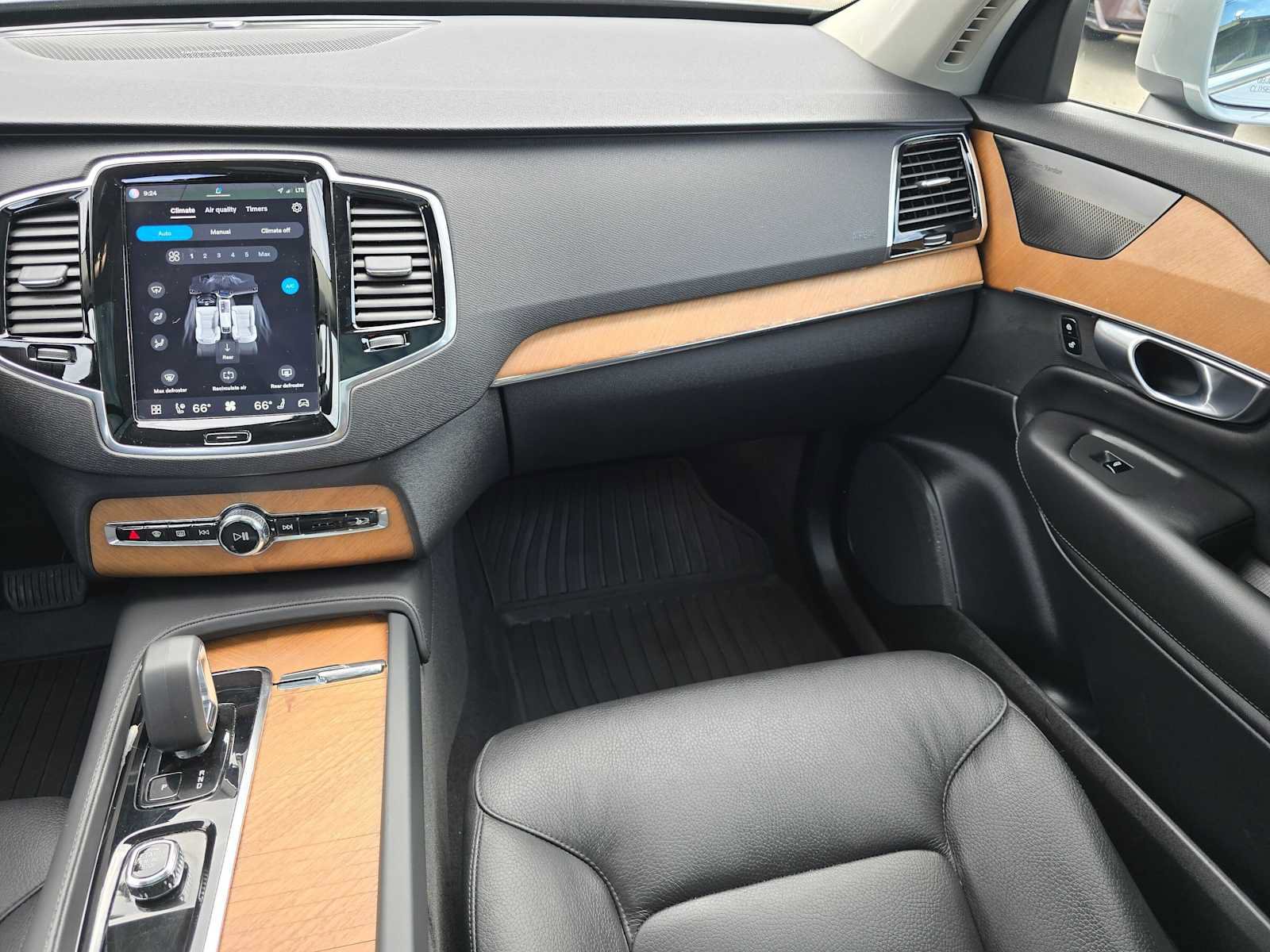 Used 2024 Volvo XC90 T8 Plus w/ Protection Package Premier AWD/4WD image 20