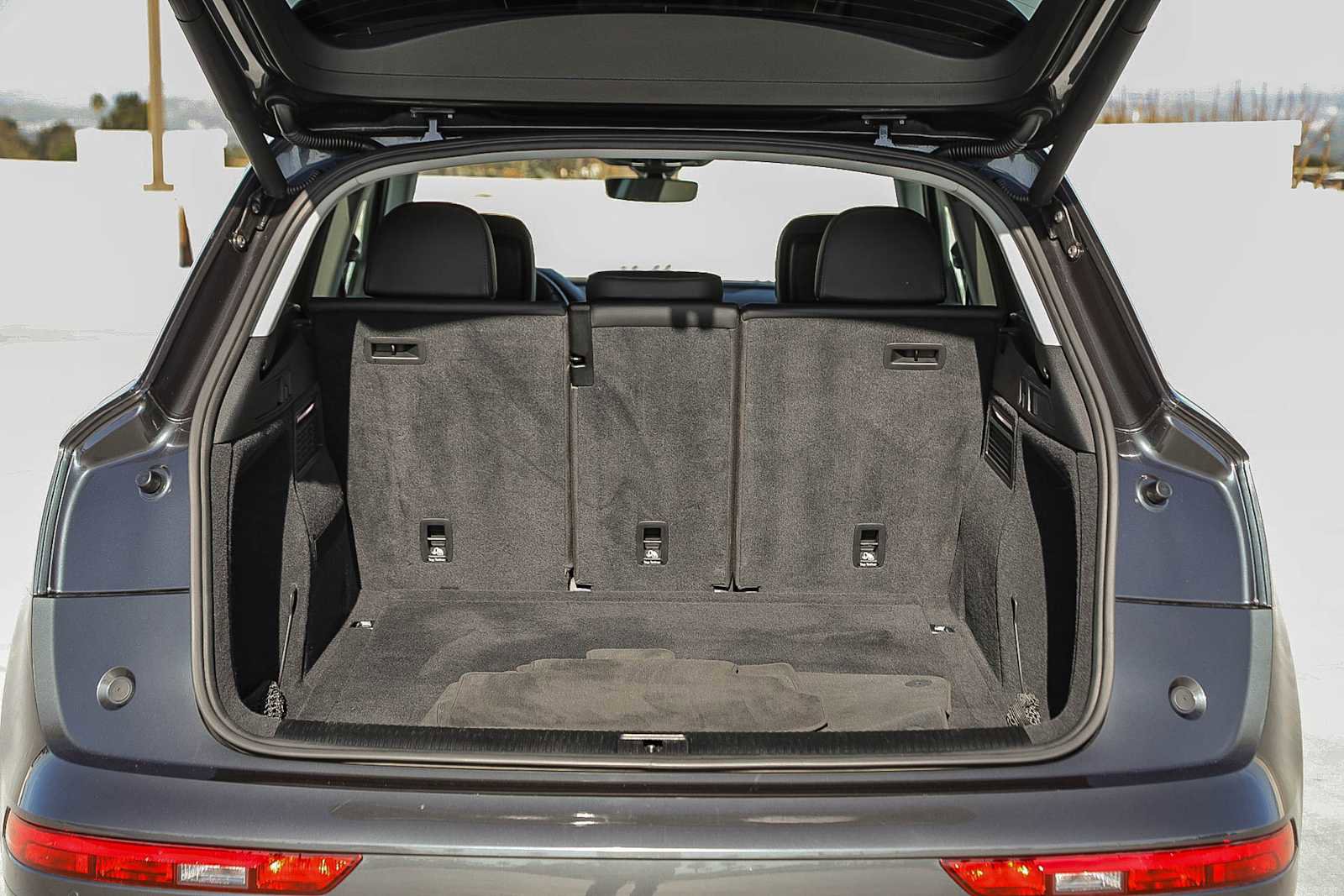 Used 2020 Audi Q5 2.0T Premium w/ Convenience Package image 24