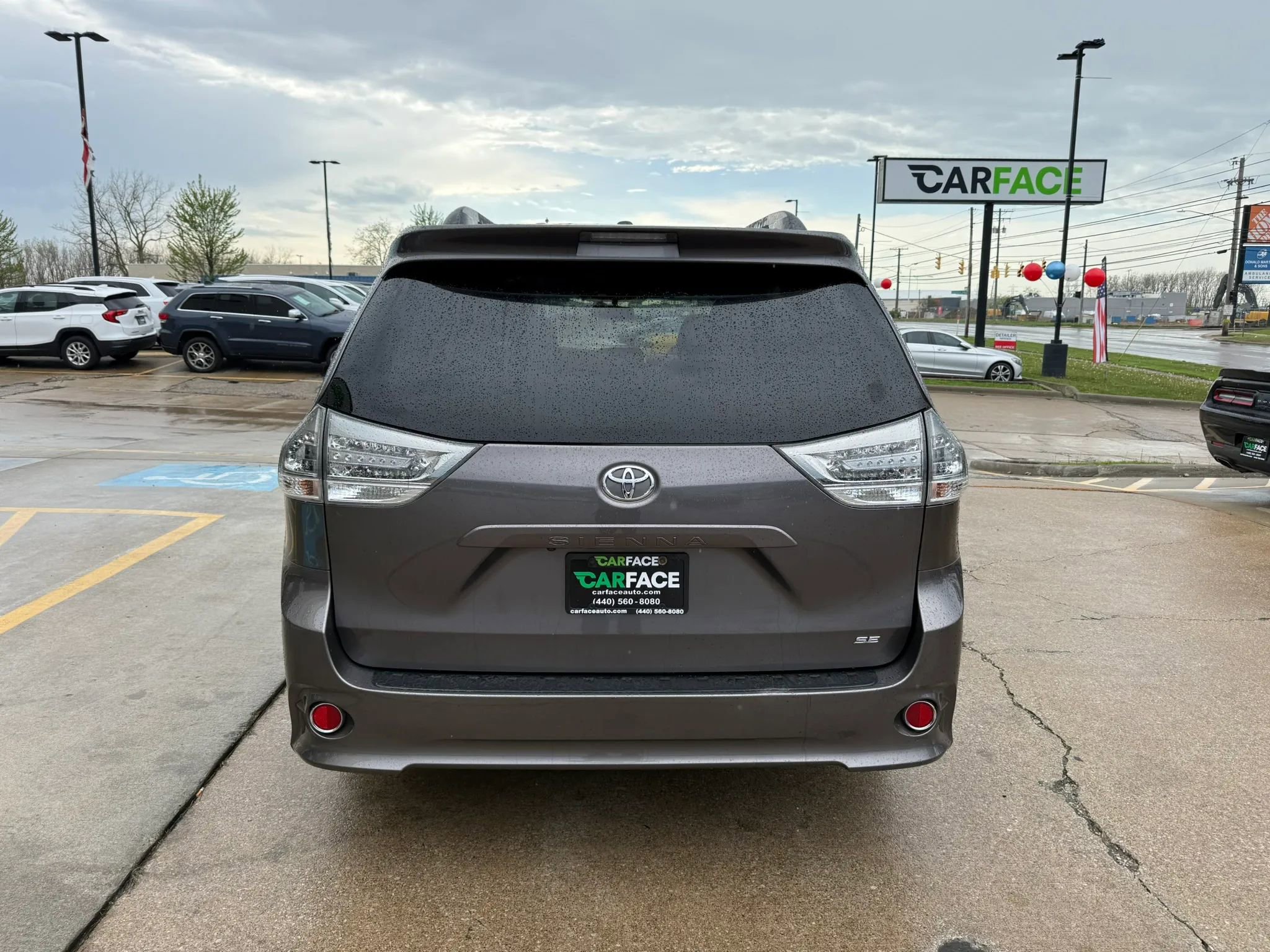 Used 2017 Toyota Sienna SE FWD image 10