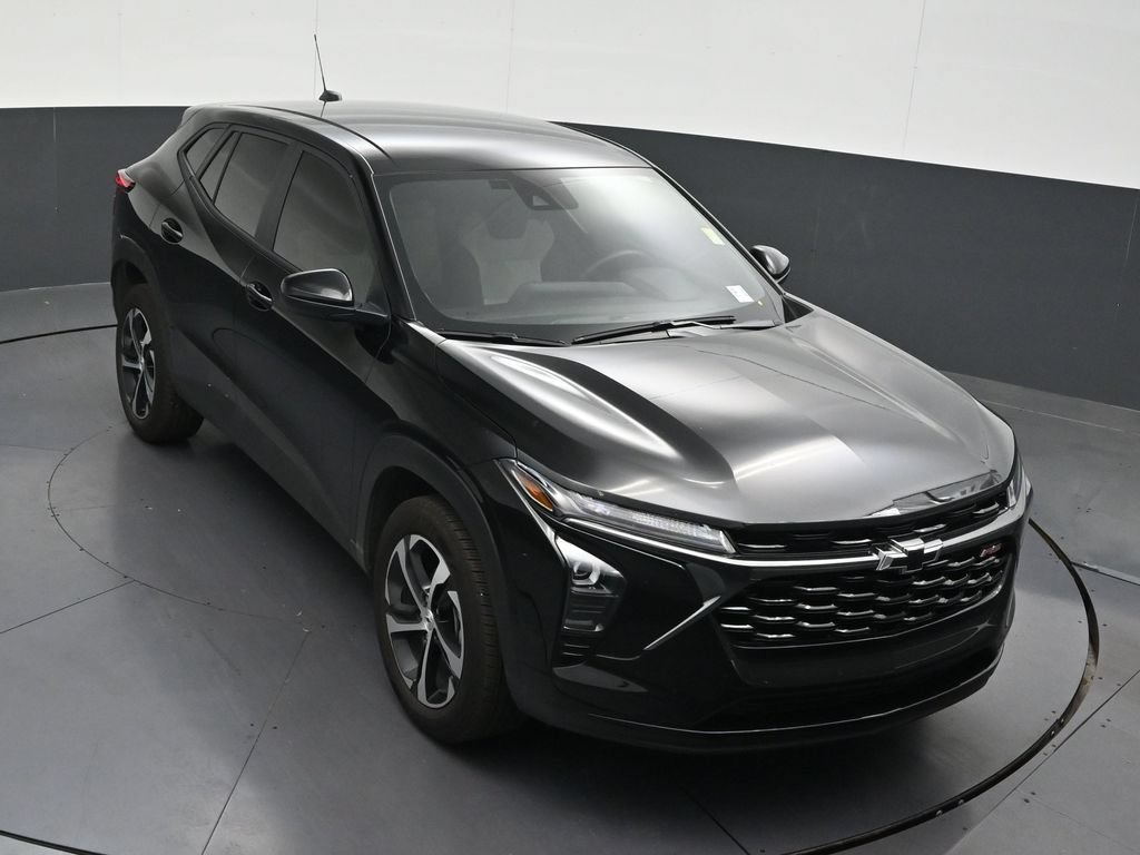 Used 2025 Chevrolet Trax RS w/ Driver Confidence Package FWD image 21