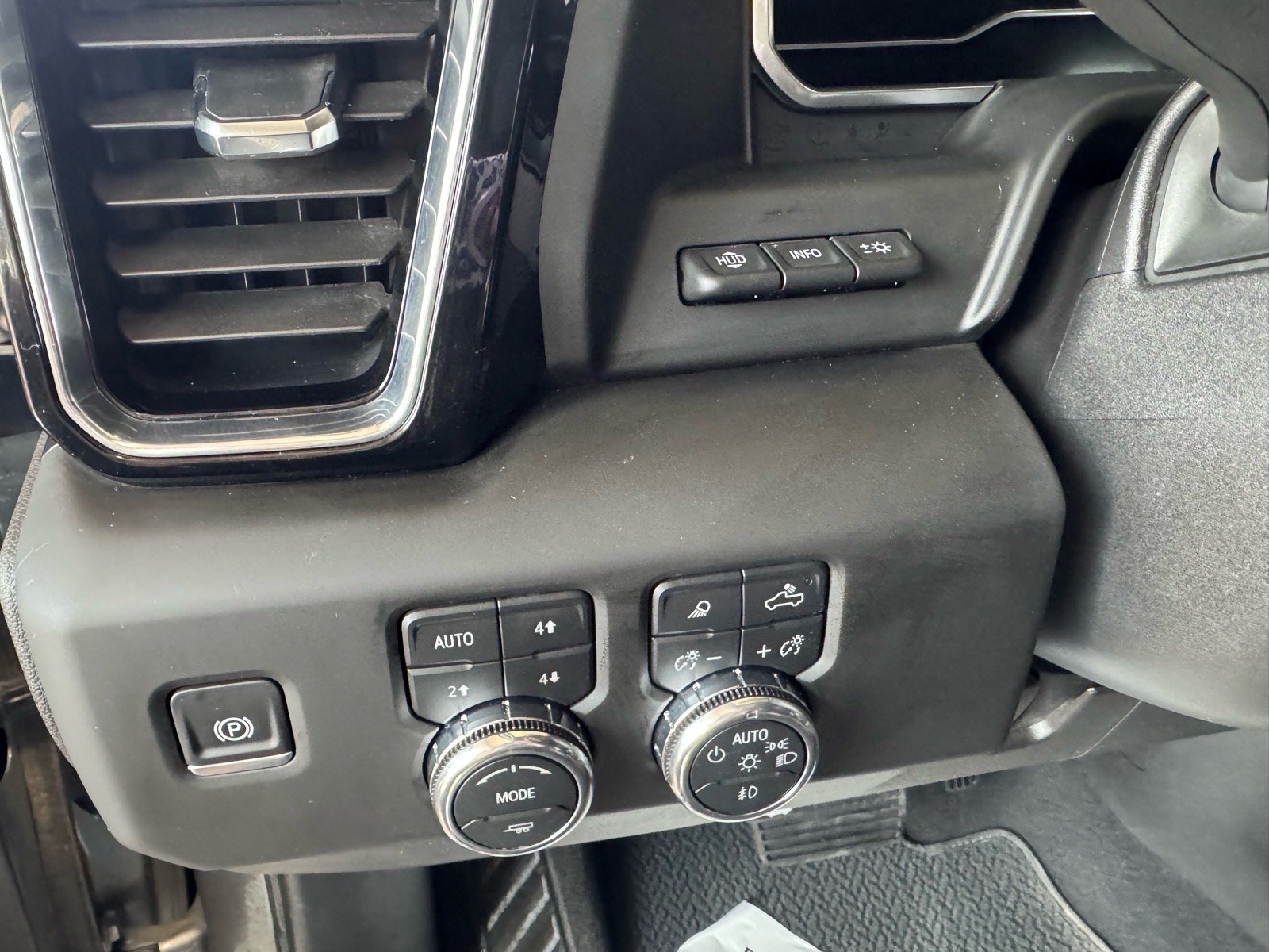 Used 2025 GMC Sierra 2500 Denali w/ Denali Reserve Package AWD/4WD image 21