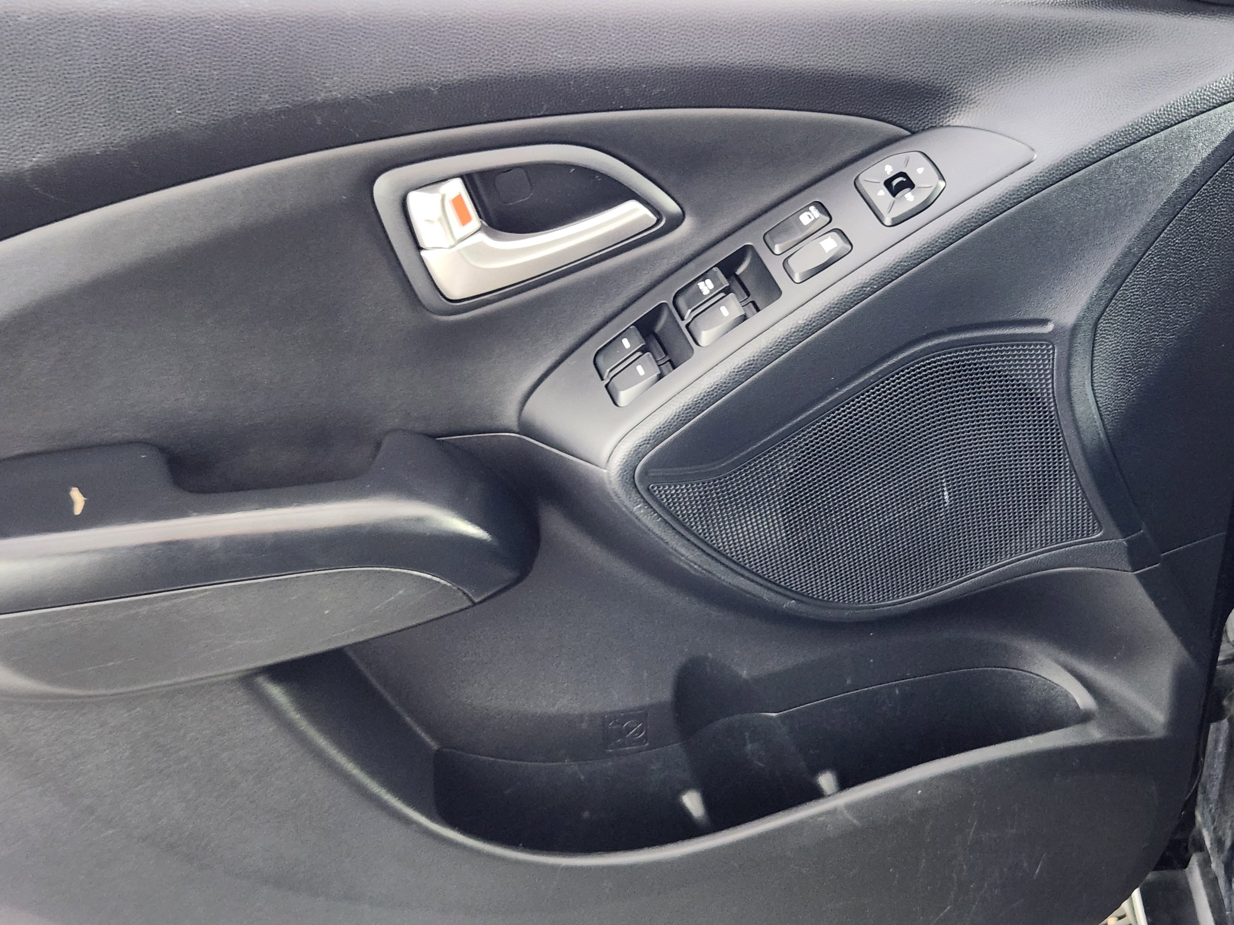 Used 2012 Hyundai Tucson Limited w/ Premium Pkg image 16