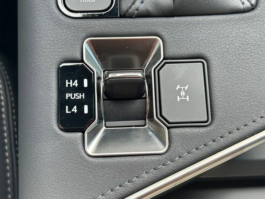Used 2024 Lexus GX 550 w/ Accessory Package (2T) AWD/4WD image 35