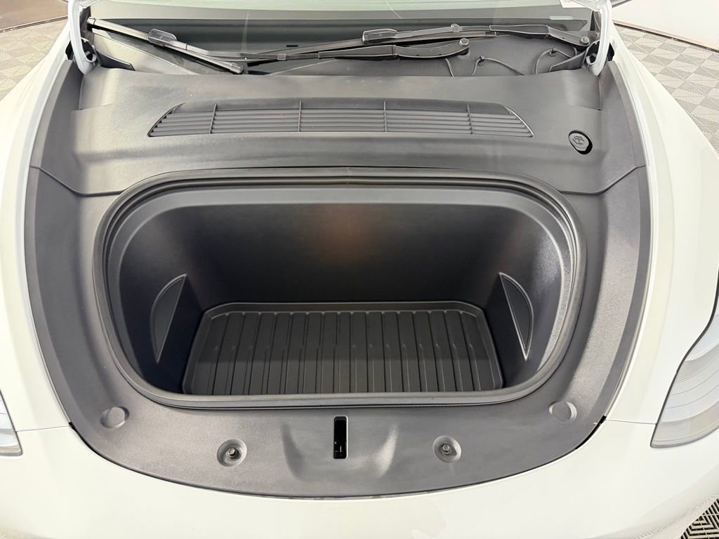 Used 2024 Tesla Model Y Long Range image 31