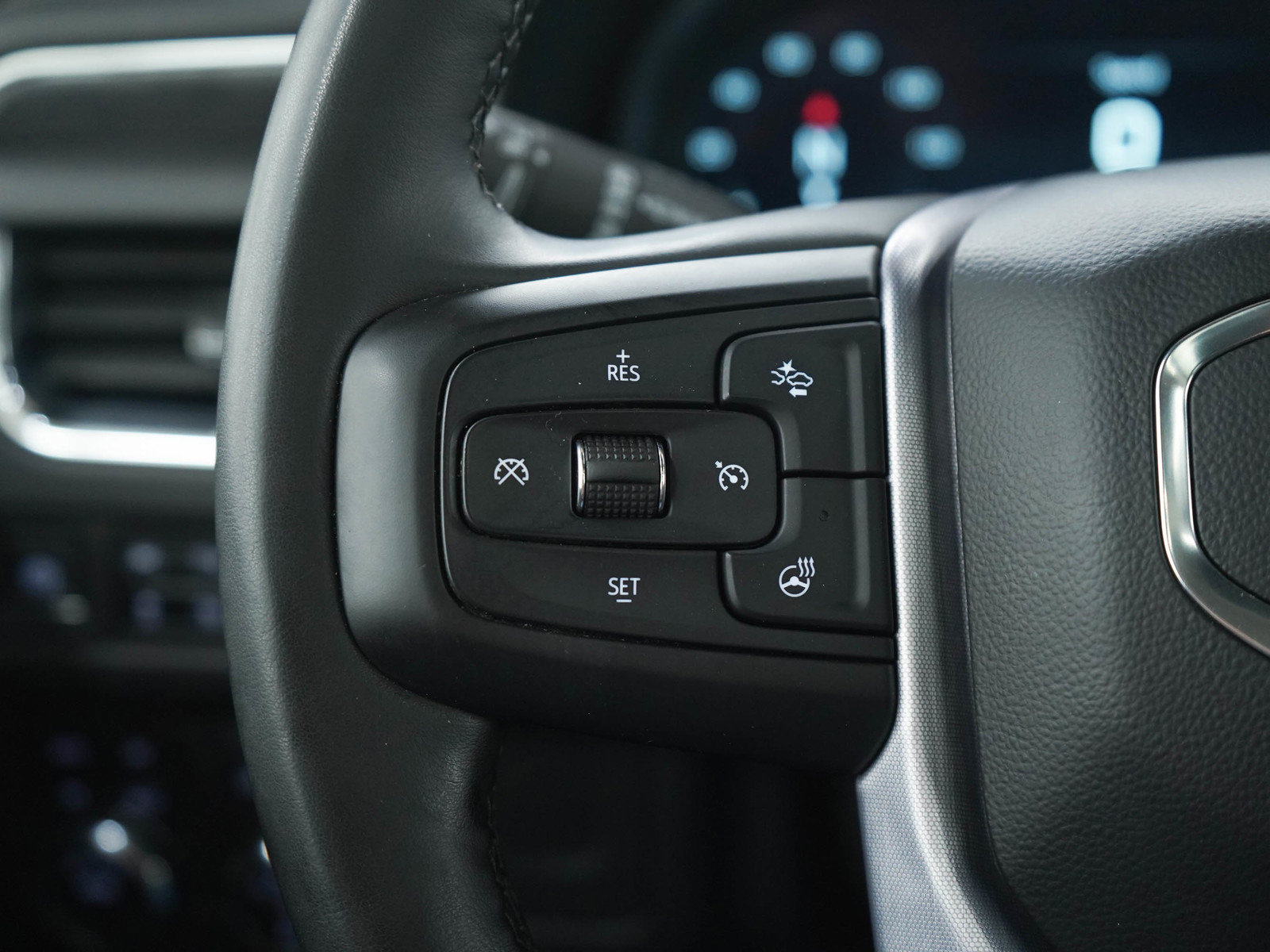 Used 2023 GMC Yukon SLT image 30