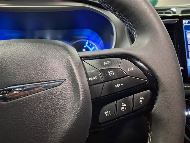 Used 2024 Chrysler Pacifica Select image 20