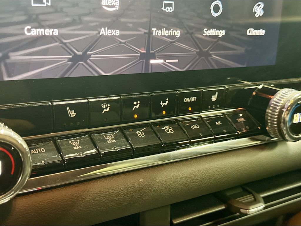 Used 2024 GMC Canyon Elevation w/ Elevation Premium Package image 15