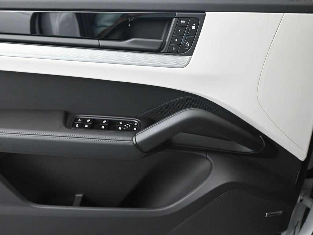 Certified 2026 Porsche Cayenne S AWD/4WD image 13