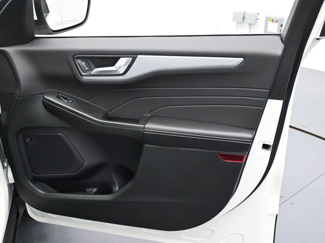 New 2026 Ford Escape SE w/ PHEV Premium Package FWD image 30