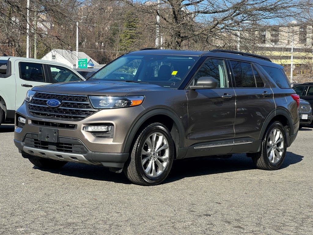 Used 2021 Ford Explorer XLT w/ Equipment Group 202A AWD/4WD image 2