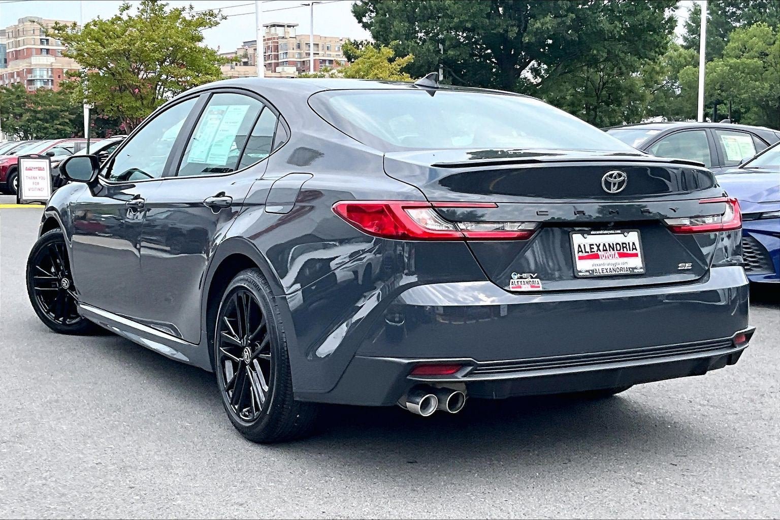 Used 2025 Toyota Camry SE FWD image 11