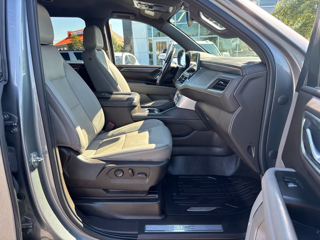 Used 2022 GMC Yukon XL SLT w/ SLT Luxury Package AWD/4WD image 15