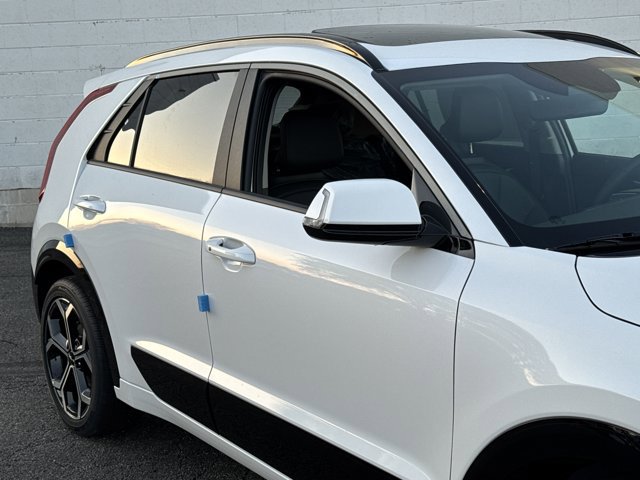 New 2025 Kia Niro EX Touring image 8