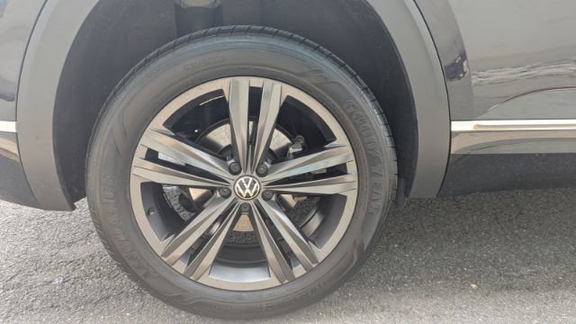 Used 2022 Volkswagen Atlas Cross Sport SEL R-Line image 12
