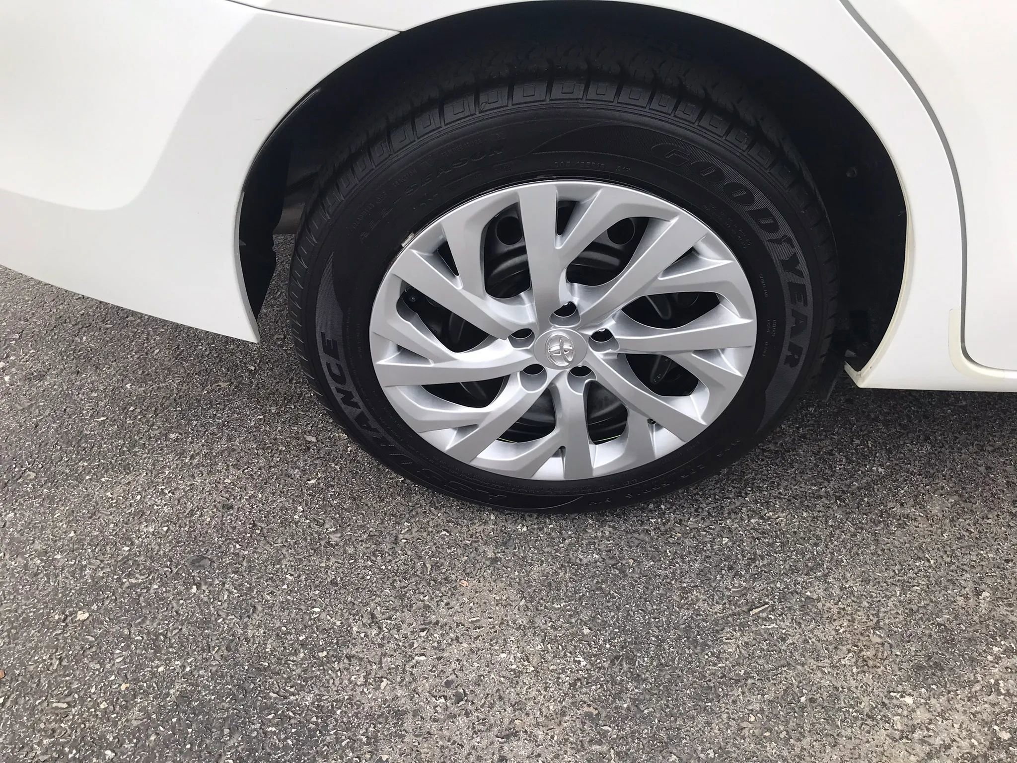 Used 2018 Toyota Corolla LE image 39