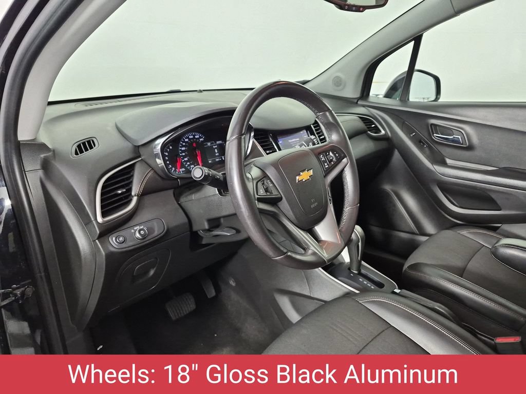 Certified 2022 Chevrolet Trax LT w/ Midnight Edition AWD/4WD image 17