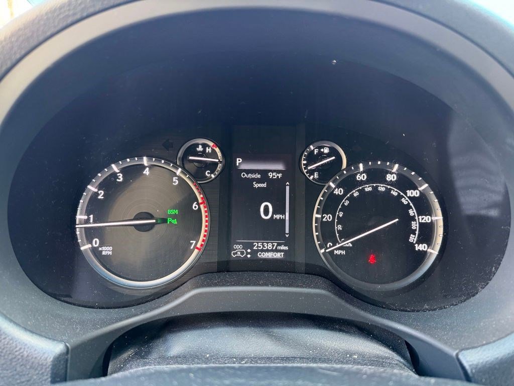 Used 2023 Lexus GX 460 Luxury w/ Sport Design Package AWD/4WD image 6