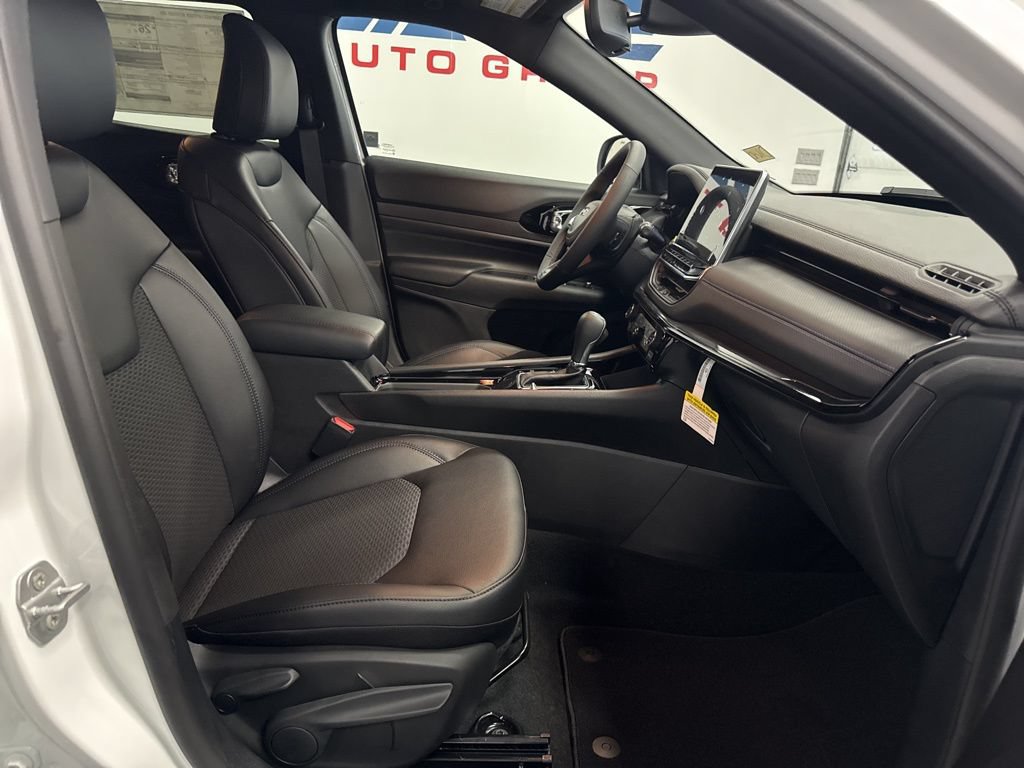 New 2026 Jeep Compass Latitude AWD/4WD image 36