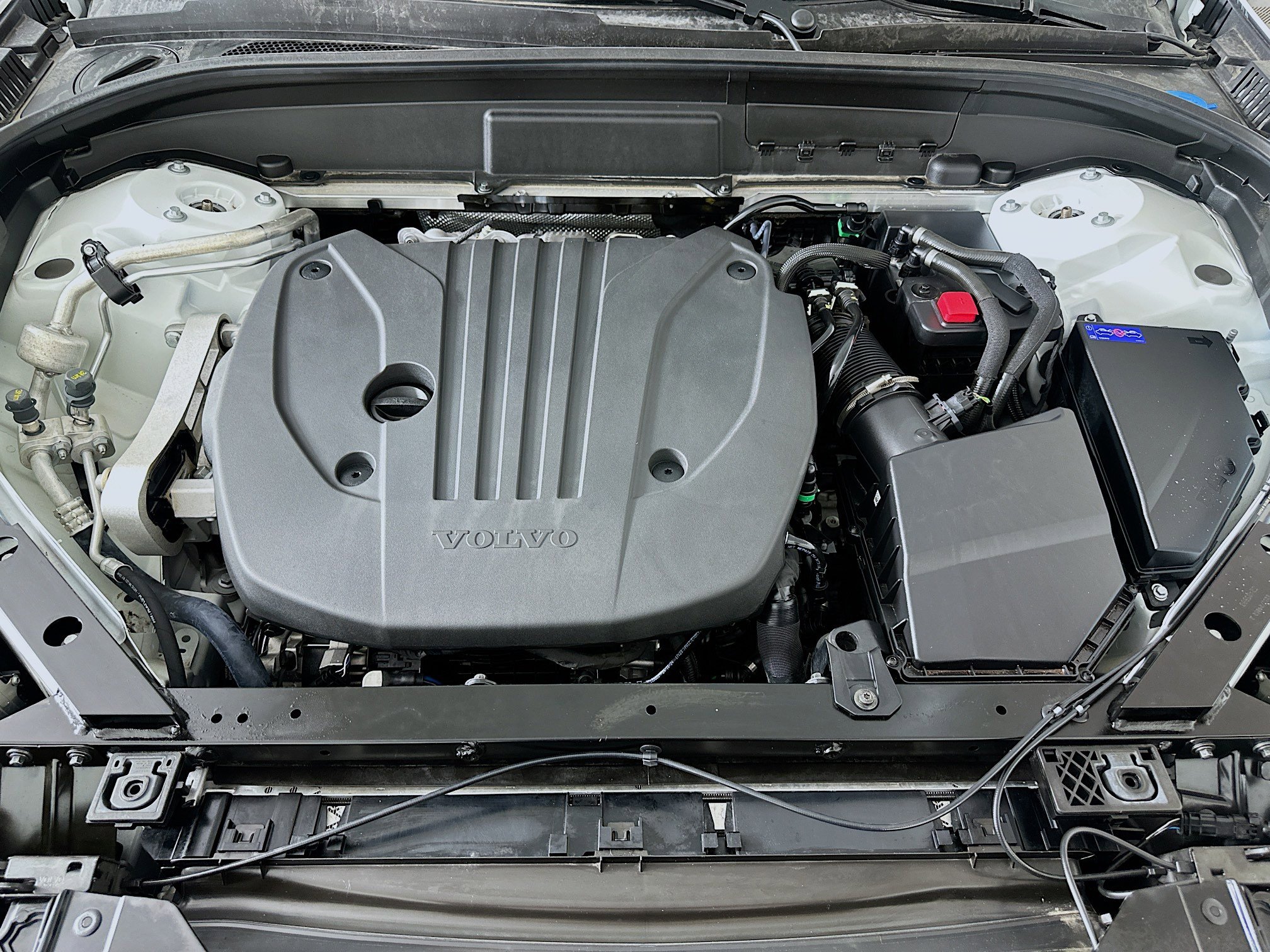 Used 2025 Volvo XC60 B5 Plus image 34