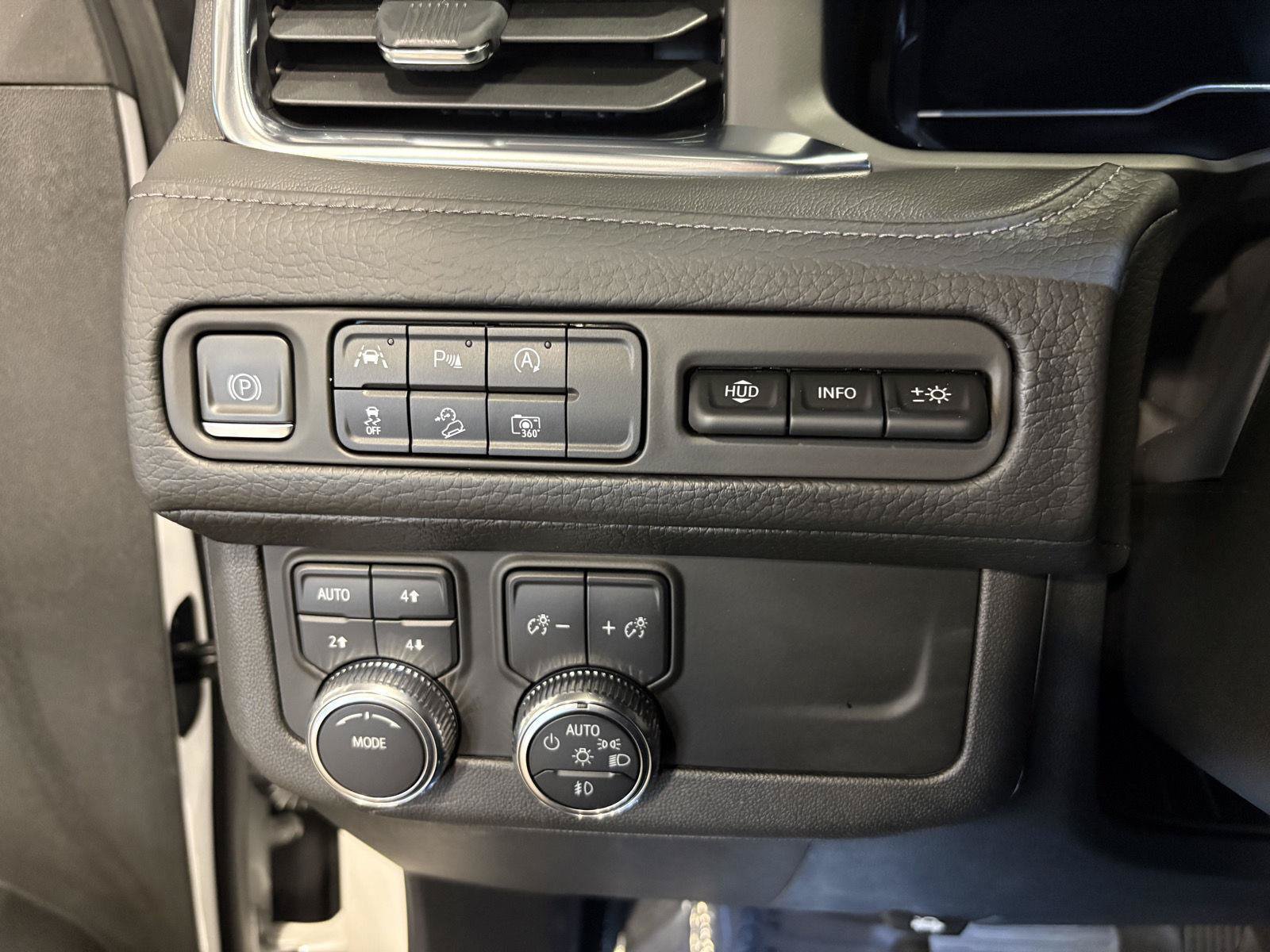 Used 2023 GMC Yukon Denali AWD/4WD image 28