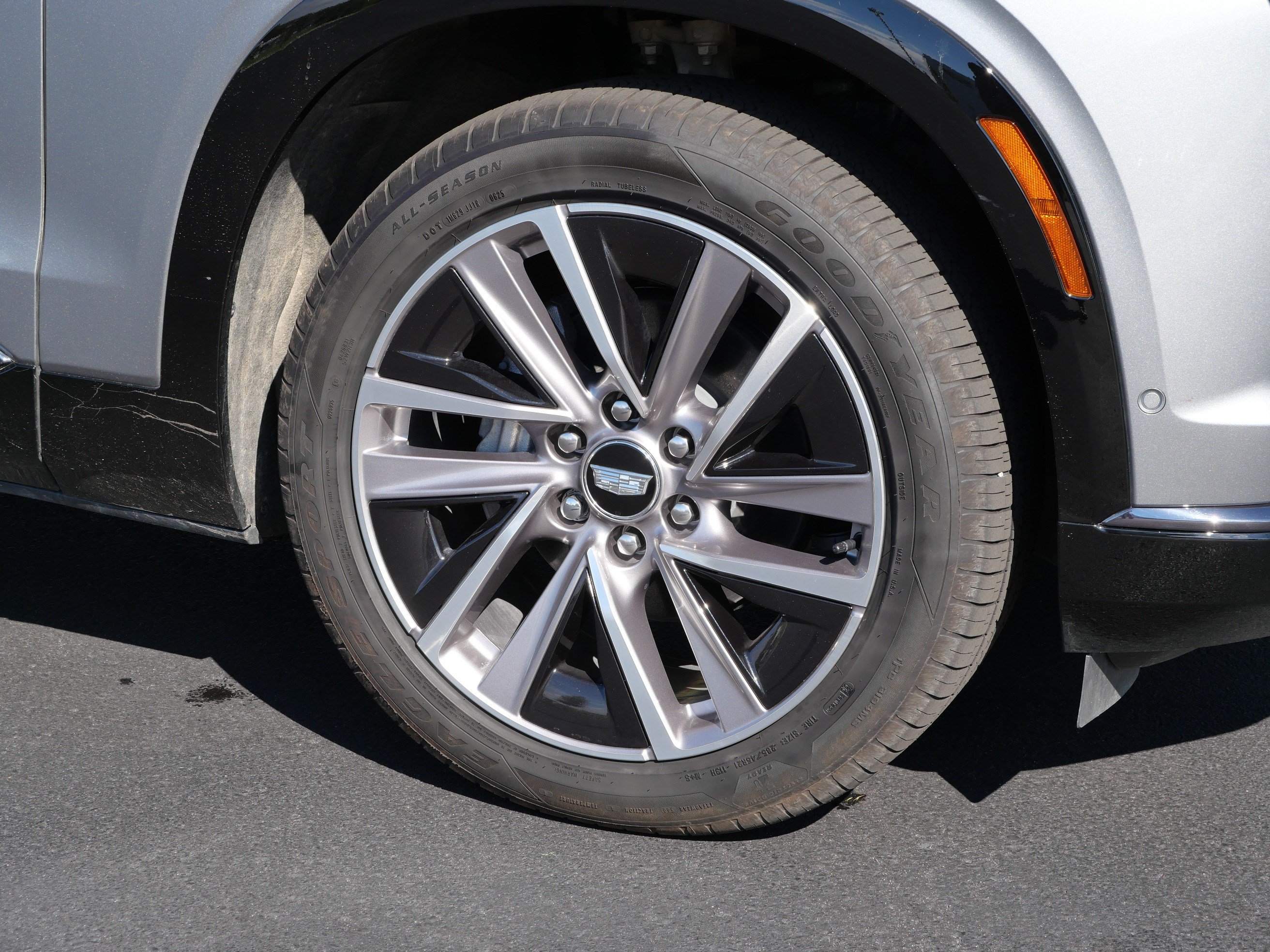 Certified 2026 Cadillac Vistiq Sport w/ LPO, Floor Liner Package AWD/4WD image 13