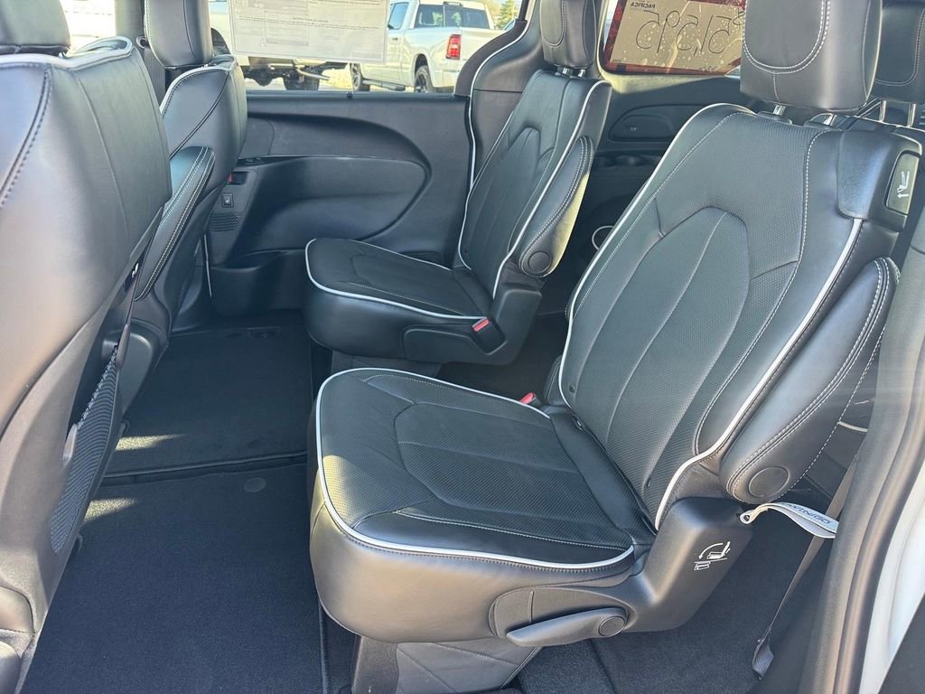 New 2026 Chrysler Pacifica Limited w/ Trailer Tow Group AWD/4WD image 11