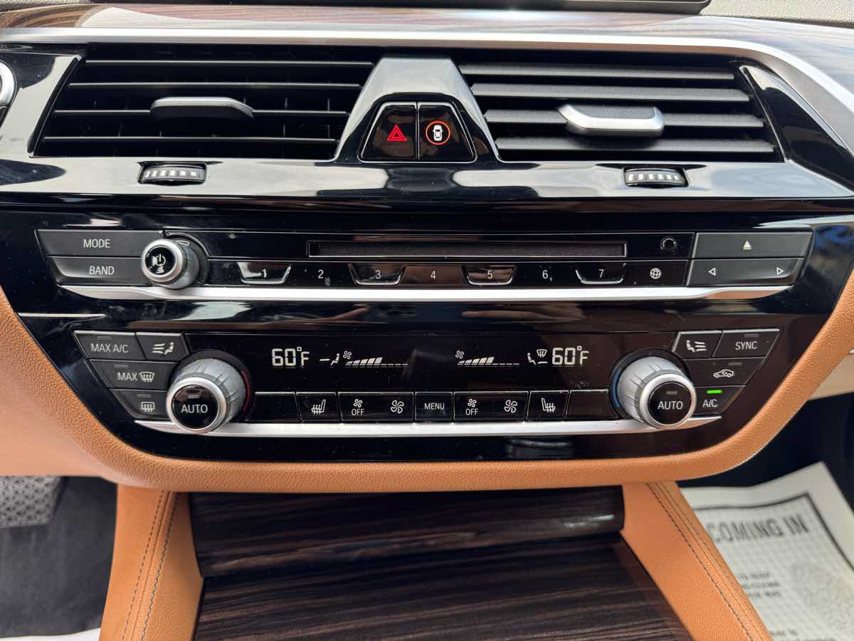 Used 2019 BMW 530i xDrive w/ Luxury Package AWD/4WD image 18