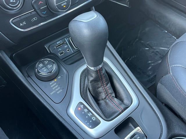 Used 2018 Jeep Cherokee Trailhawk image 16